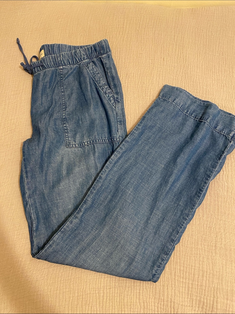 cloth & stone tencel Straight Leg Drawstring Chambray Jeans - Blue. Size M